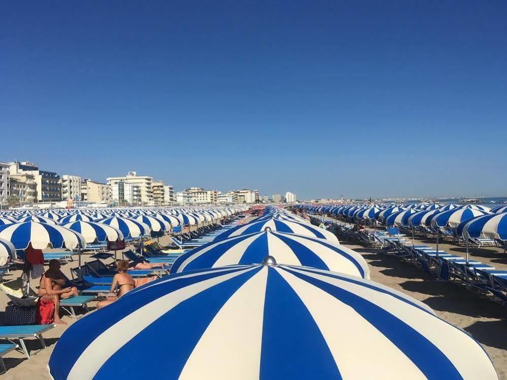 Hotel Acropolis Cattolica Exterior photo